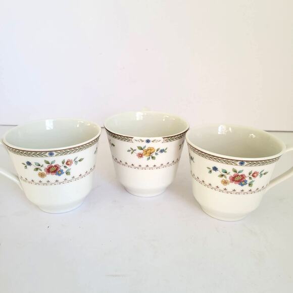 Vintage 1976 Royal Doulton England Kingswood Pattern Coffee Cups Set of 3 - Picture 2 of 8